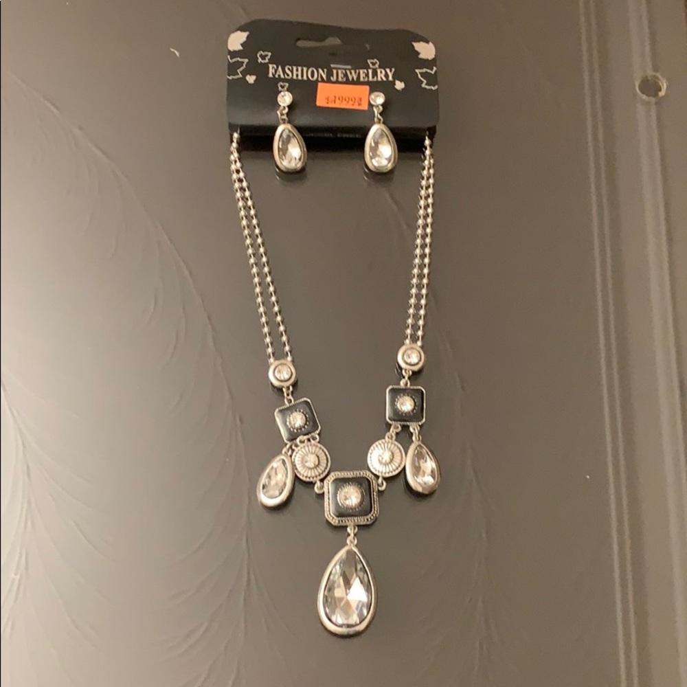 Costume necklace and earring set